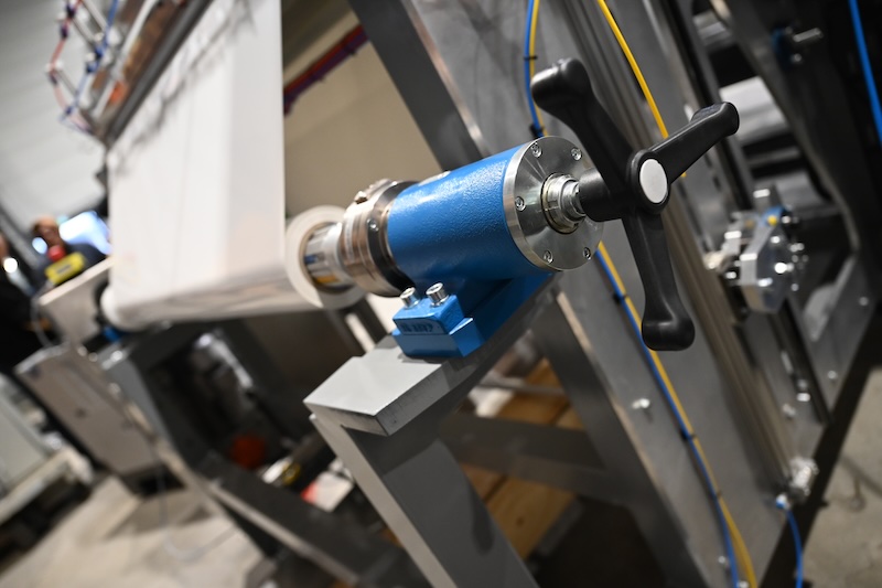 Machine spéciale découpe PET vanne