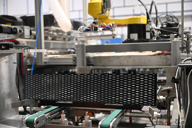 Machine découpe laser avec robot FANUC SCARA Ain Rhone Isère