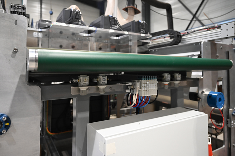Machine spéciale découpe laser PET rouleau pharmaceutique cosmétique automobile